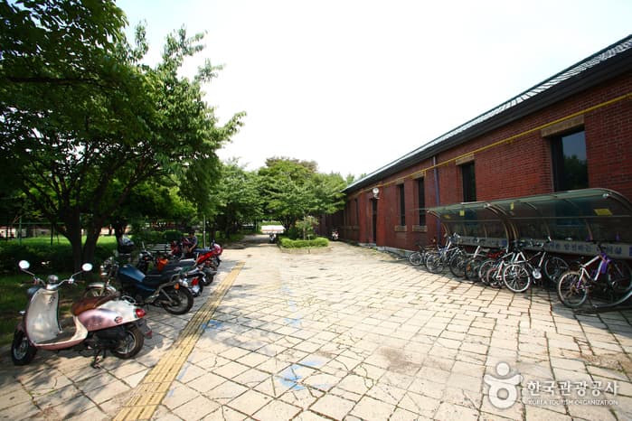 Jeongdok Library (서울특별시교육청 정독도서관)