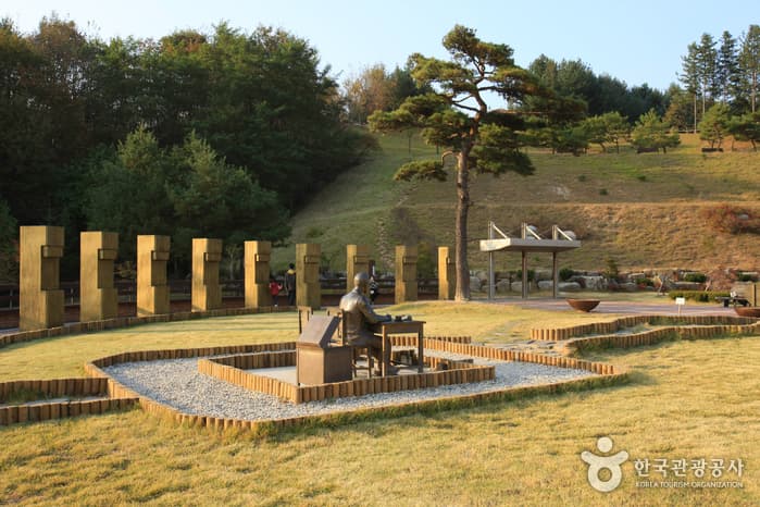 Lee Hyo-seok Memorial Hall (이효석 문학관)