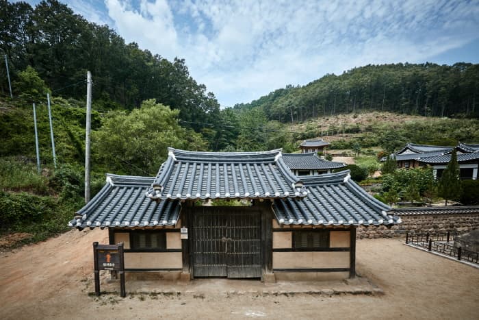 Head House of the Tapdong Branch of the Goseong Yi Clan (법흥동 고성이씨탑동파종택)