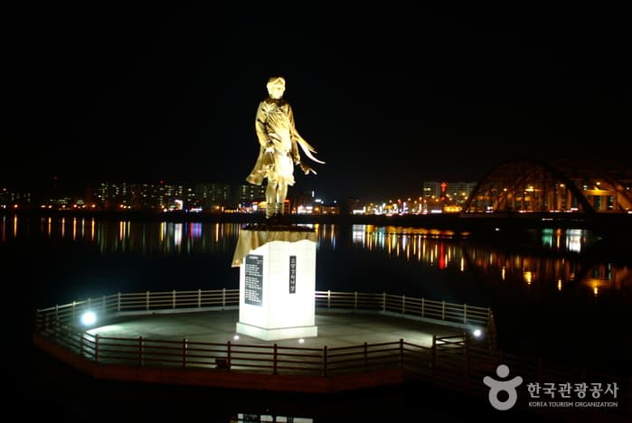 Statue of Soyanggang Maid (소양강처녀상)