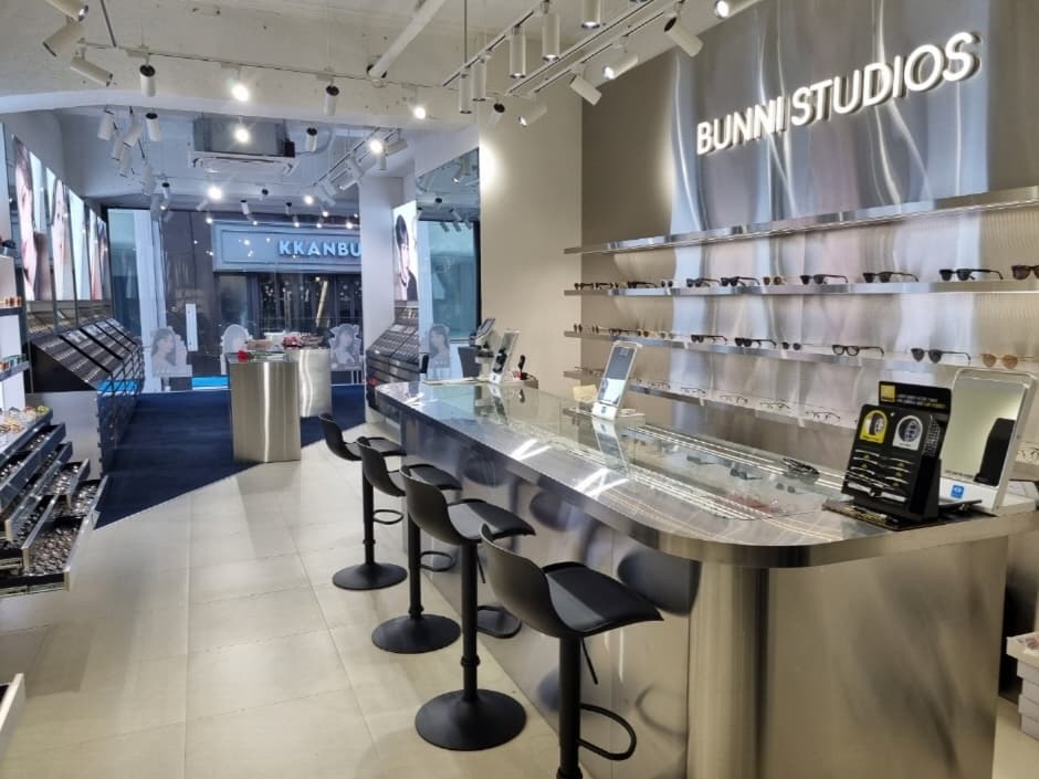 Bunni Studios Optical - Myeongdong Branch (바니스튜디오 안경(명동역점))