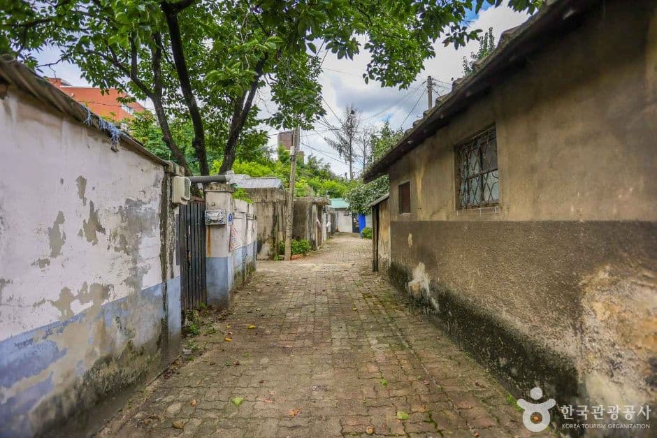 Railway Residency Village (Sollangsiul-gil) (철도관사촌(솔랑시울길))