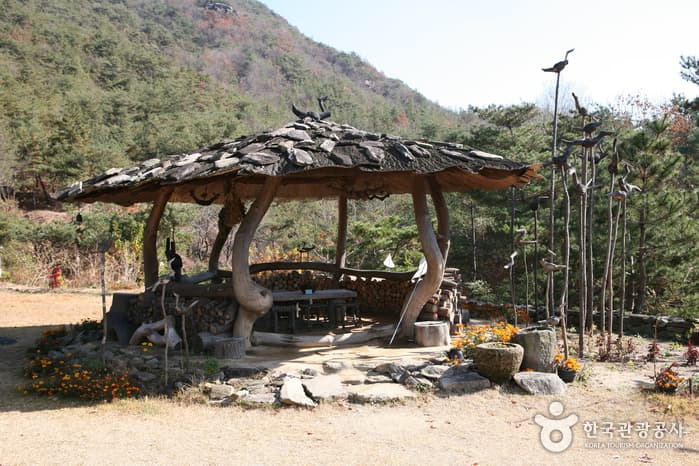 Neunggang Sotdae Art Museum (능강솟대문화공간)