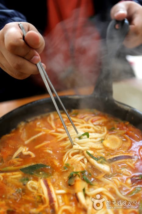 Sonamujip (소나무집)