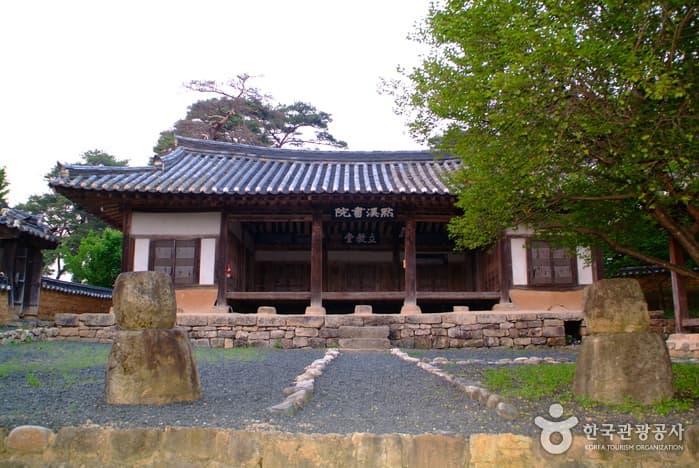 Mukgyeseowon Confucian Academy & Mukgye Head House of Andong Kim Clan (묵계서원 및 안동김씨 묵계종택)