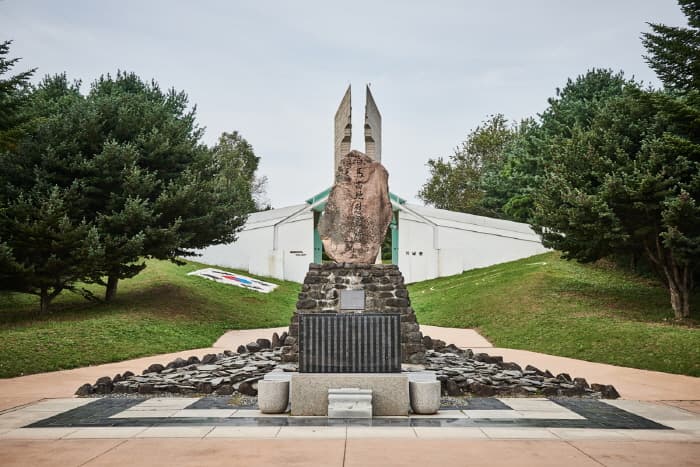 Memorial Tower of Baengmagoji Battlefield and Memorial Museum (백마고지 위령비와 기념관)