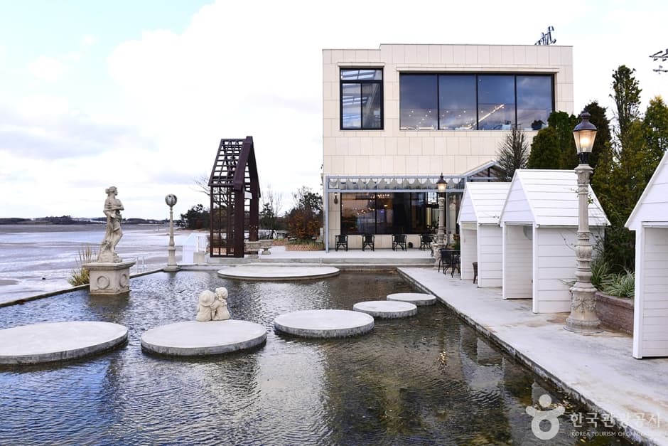 Muan 879 (무안 879)