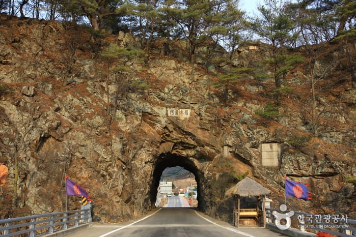 Rajetongmun Gate (라제통문)