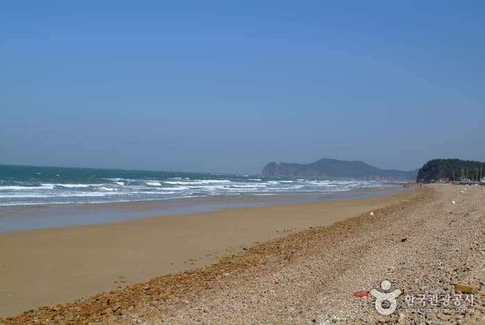 Saetbyeol Beach (샛별해수욕장)
