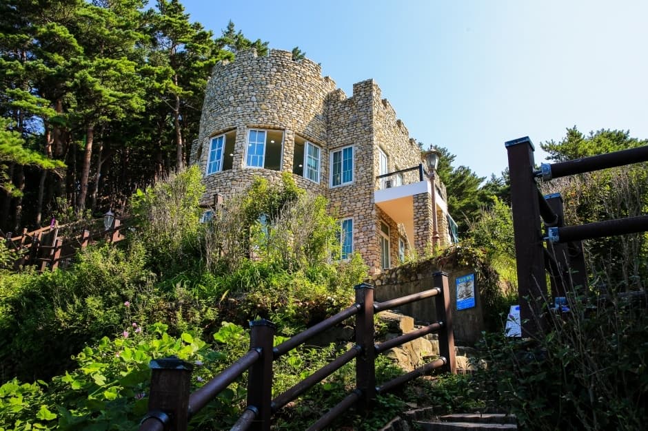 Castle at Hwajinpo (화진포의 성(김일성별장))