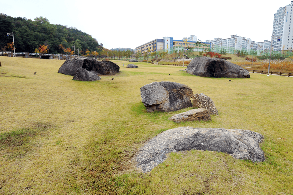 Osan Dolmen Park (오산 고인돌역사공원)