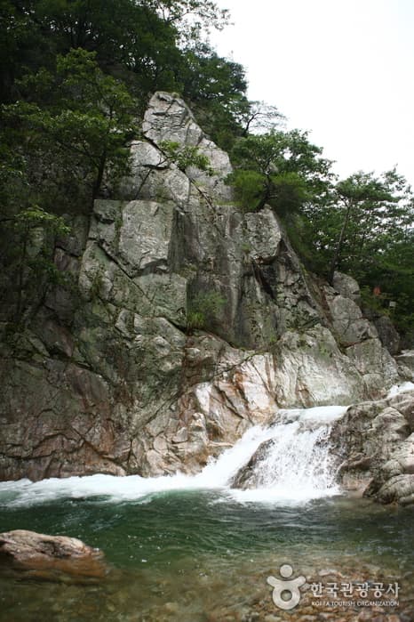 Jungwonpokpo Falls (중원폭포)