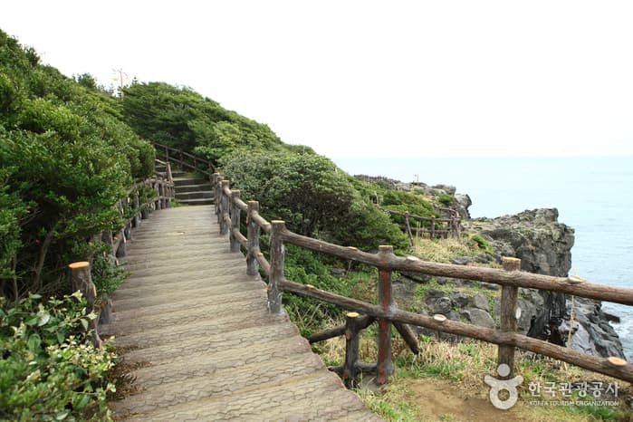 Namwon Keuneong Coast (남원 큰엉해안)