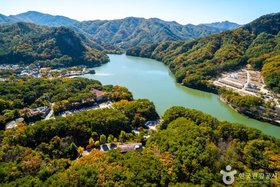 Pocheon Sanjeonghosu Lake (포천 산정호수)