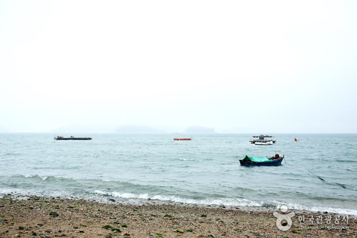 Tongyeong Suryuk Beach (수륙해수욕장)