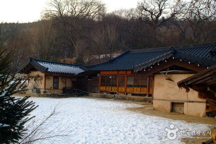 Lee Hyo-seok Culture Village (이효석문화마을)