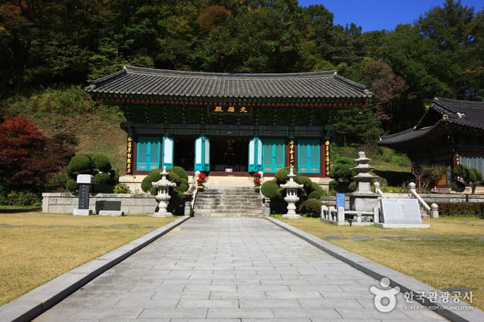 Cheonan Gwangdeoksa Temple (광덕사(천안))