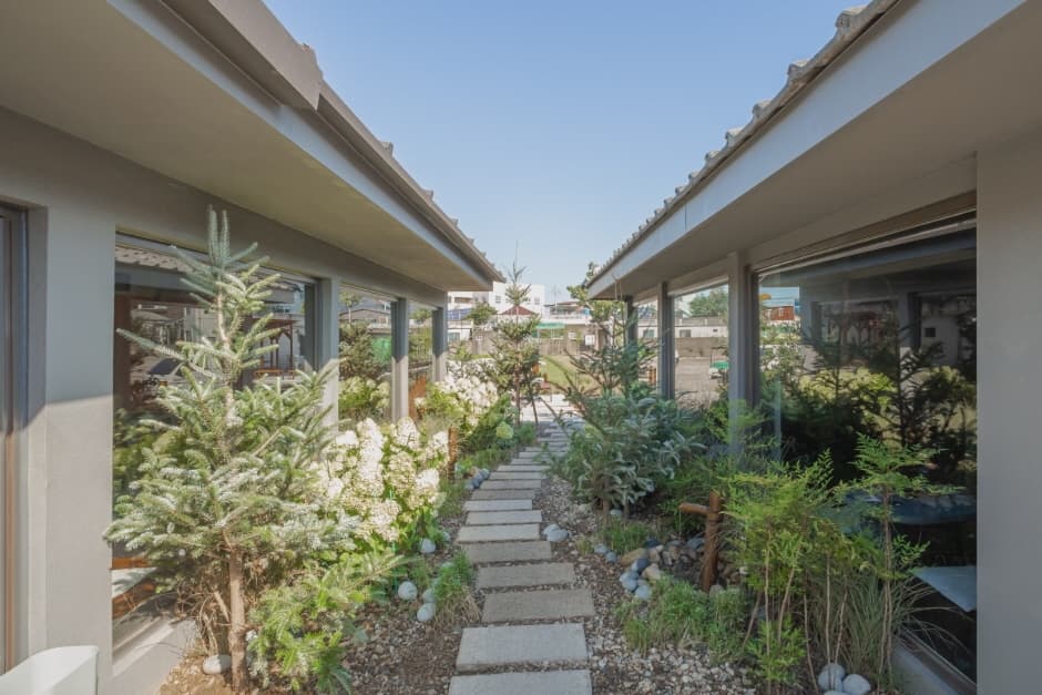 Namu Sotbab (나무솥밥)