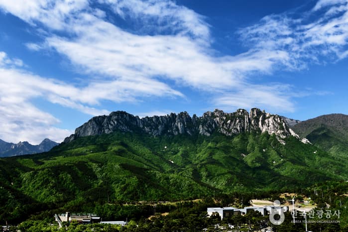 Seoraksan Ulsanbawi Rock (설악산 울산바위)