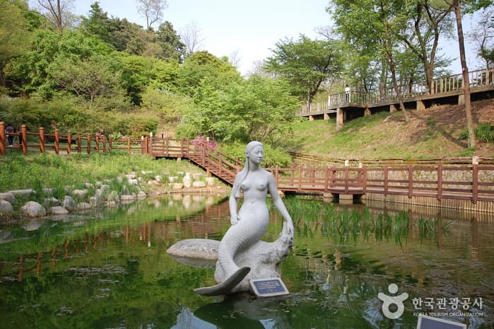 Achasan Ecological Park (아차산생태공원)