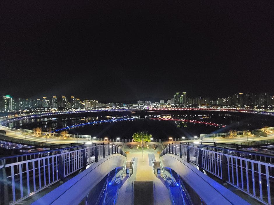 Geumgang Pedestrian Bridge (금강보행교)