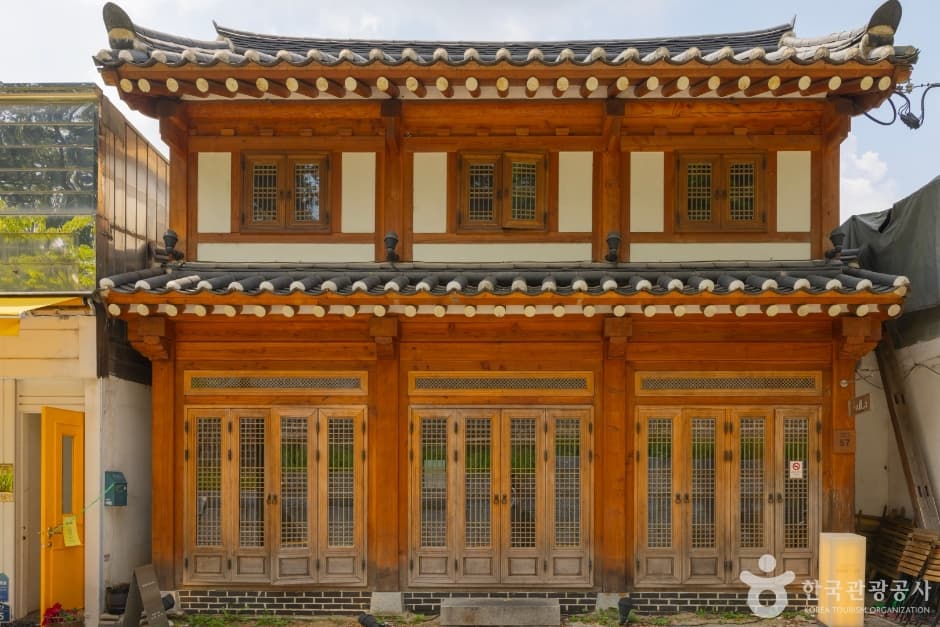 Seosulla-gil Road (서순라길)