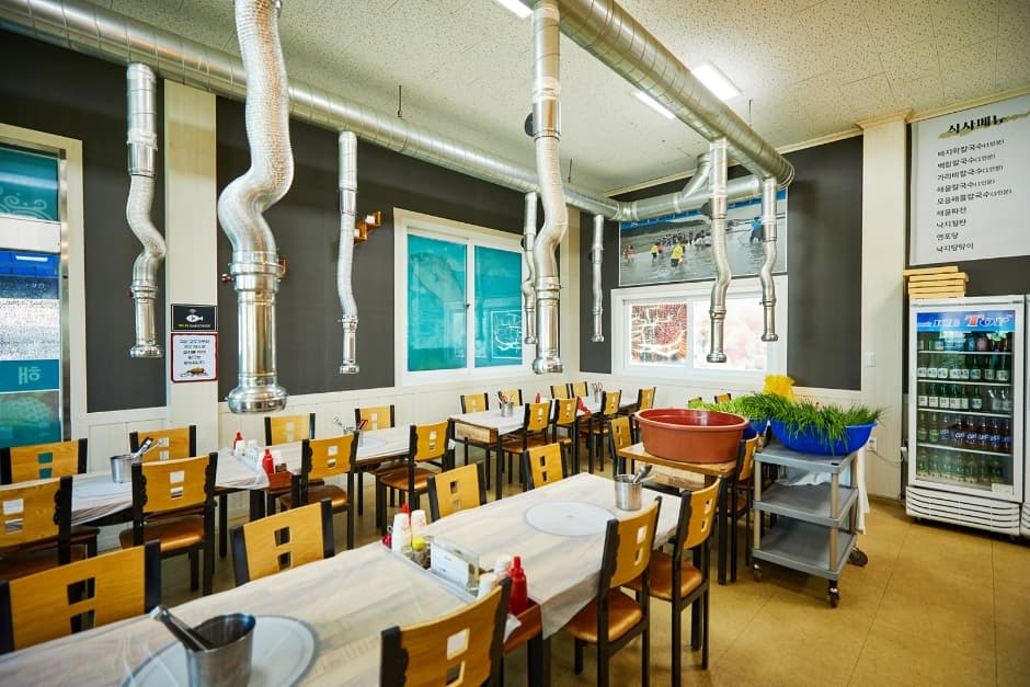Jeongok Eochon Food Bajirak Kalguksu (전곡어촌푸드 바지락칼국수)