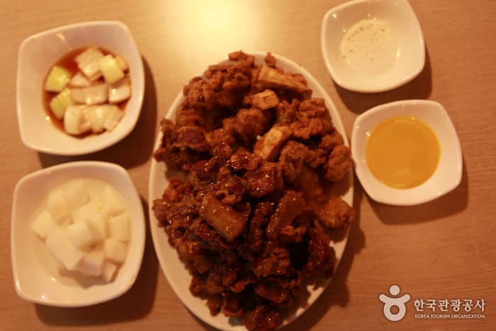 Pyounghwa Market Dakttongjip Street (대구 평화시장 닭똥집 골목)