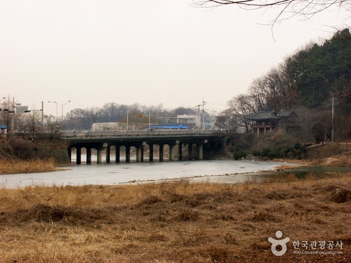 Hanbyeokdang Pavilion (한벽당)