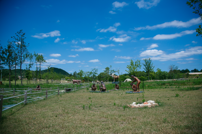 Jeongok-ri Prehistoric Site - Hantangang River Geopark (연천 전곡리 유적-한탄강 국가지질공원)
