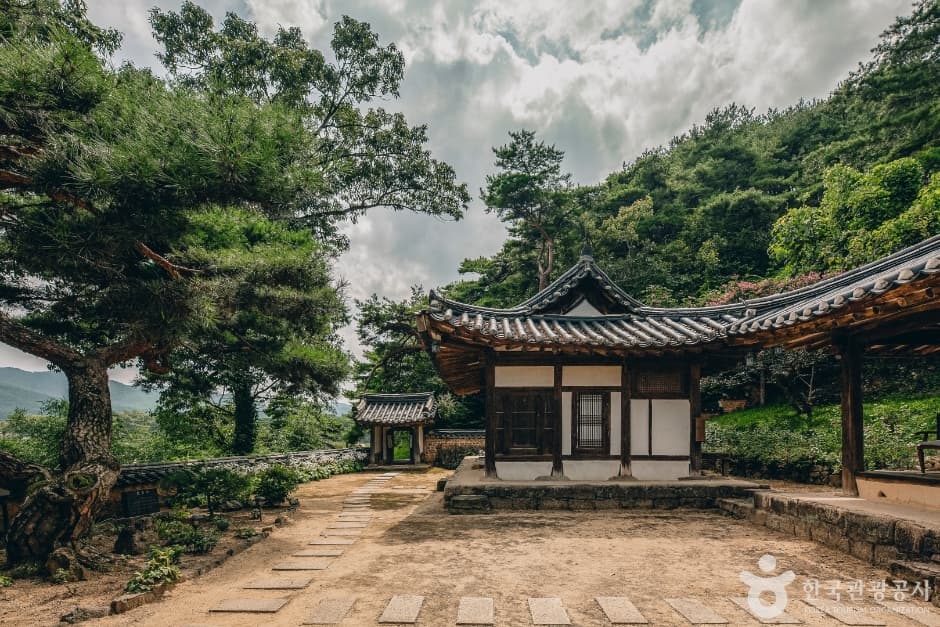Okyeon pavilion (옥연정사)