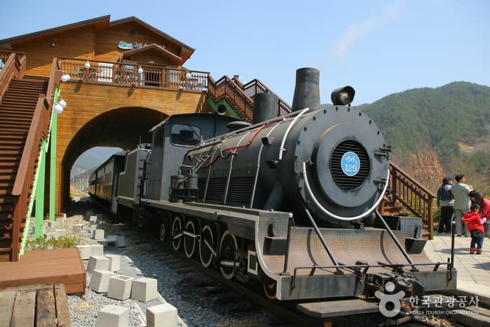Seomjingang Train Village (섬진강기차마을)