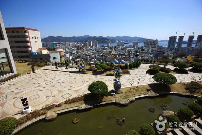 Changwon City Museum - Moonshin Art Museum (창원시립마산문신미술관)