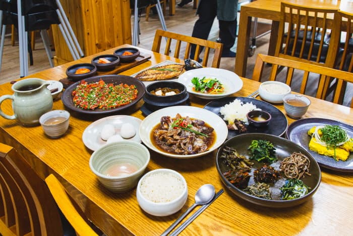 Heundeulbawi (흔들바위)