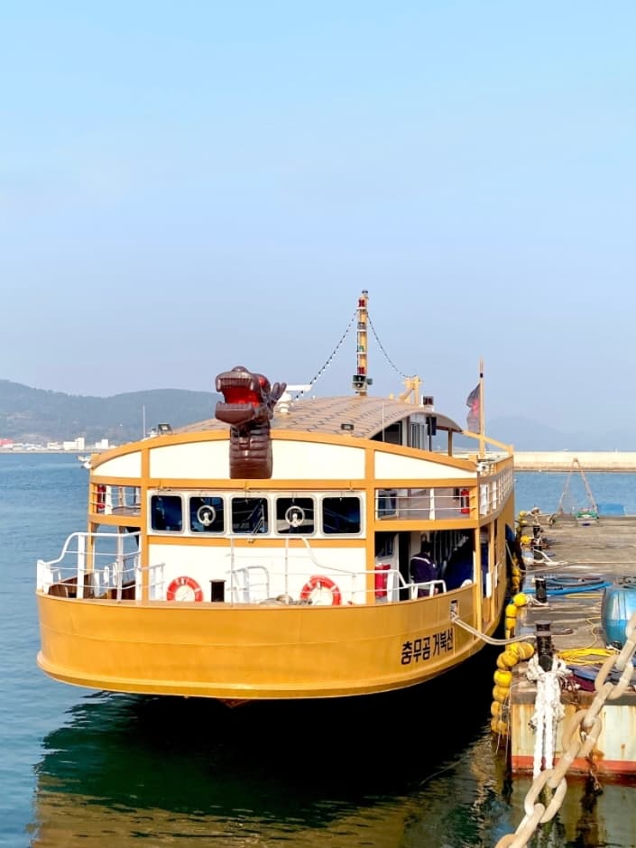 Chungmugong Night Cruise (충무공유람선별빛투어)