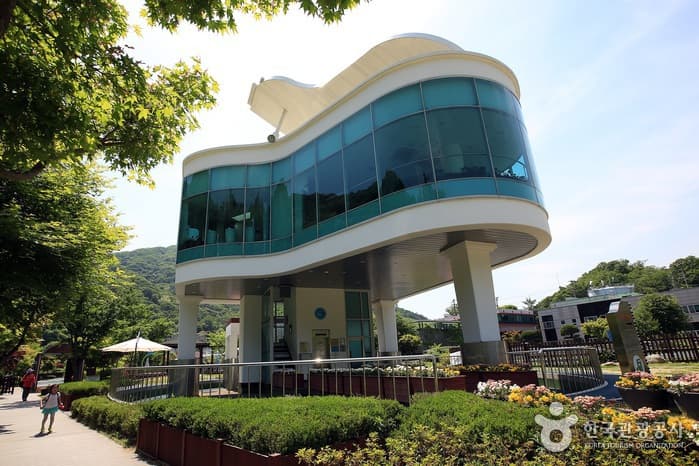 Hwado Pureunmul Center Pianopokpo Falls (화도푸른물센터 피아노폭포)