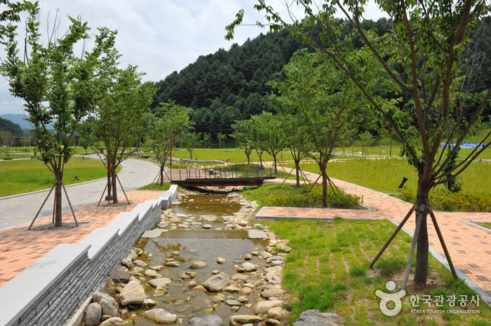 Yeoninsan Provincial Park (연인산도립공원)