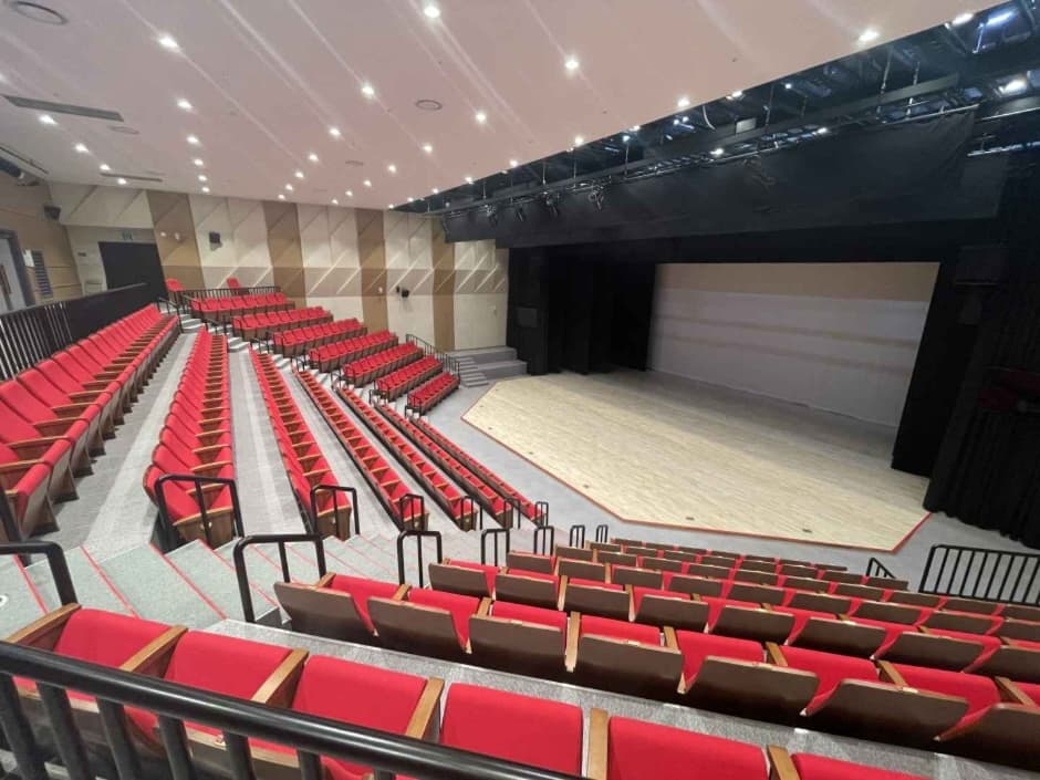 Jeongjo Theme Performance Hall (정조테마공연장)