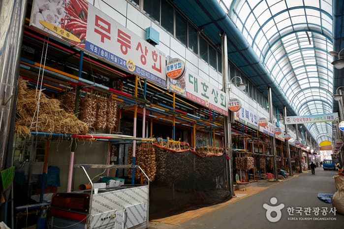 Danyang Gugyeong Traditional Market (open on dates ending in 1 and 6) (단양장 / 단양구경시장 (1, 6일))