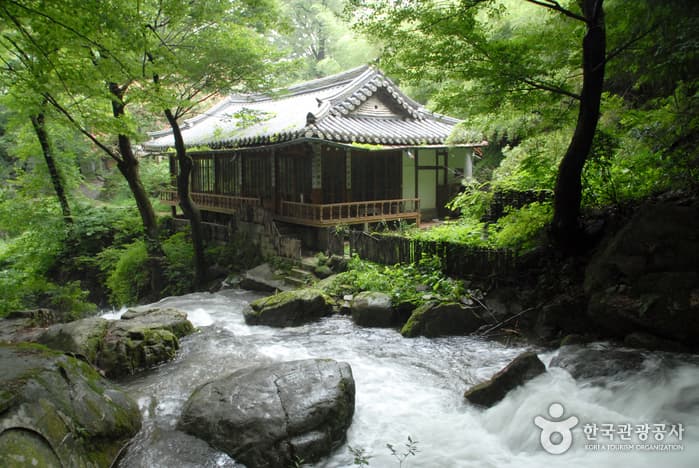 Gapsagyegok Valley (갑사계곡)