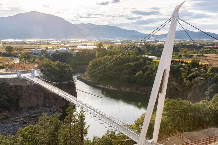 Cheorwon Hantangang Milky Way Bridge (철원 한탄강 은하수교)