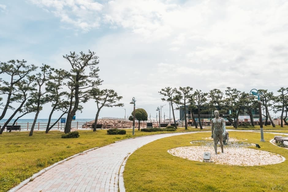 Sokch Seorak Sunrise Park (속초 설악해맞이공원)