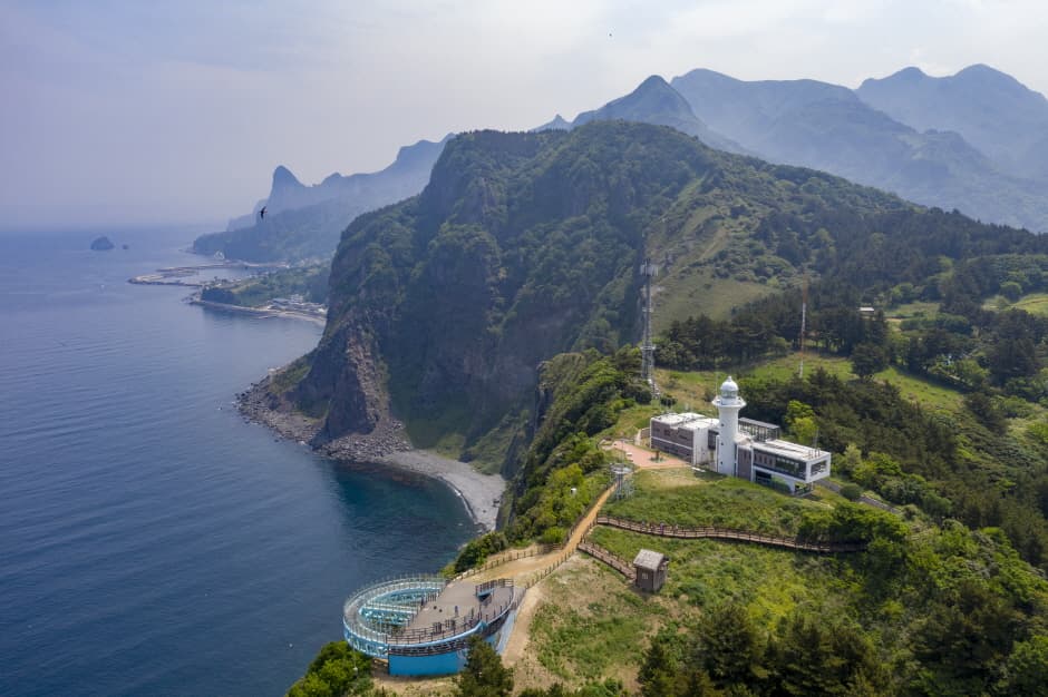 Taeha Coastal Trail and Daepunggam Cliff (태하 해안산책로 및 대풍감 (울릉도, 독도 국가지질공원))