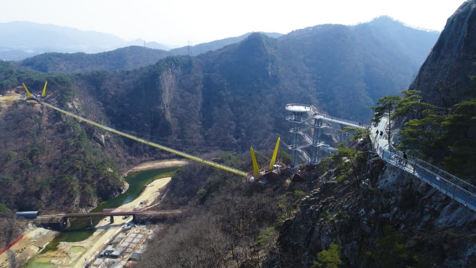 Wonju Sogeumsan Ulleong Bridge (원주 소금산 울렁다리)