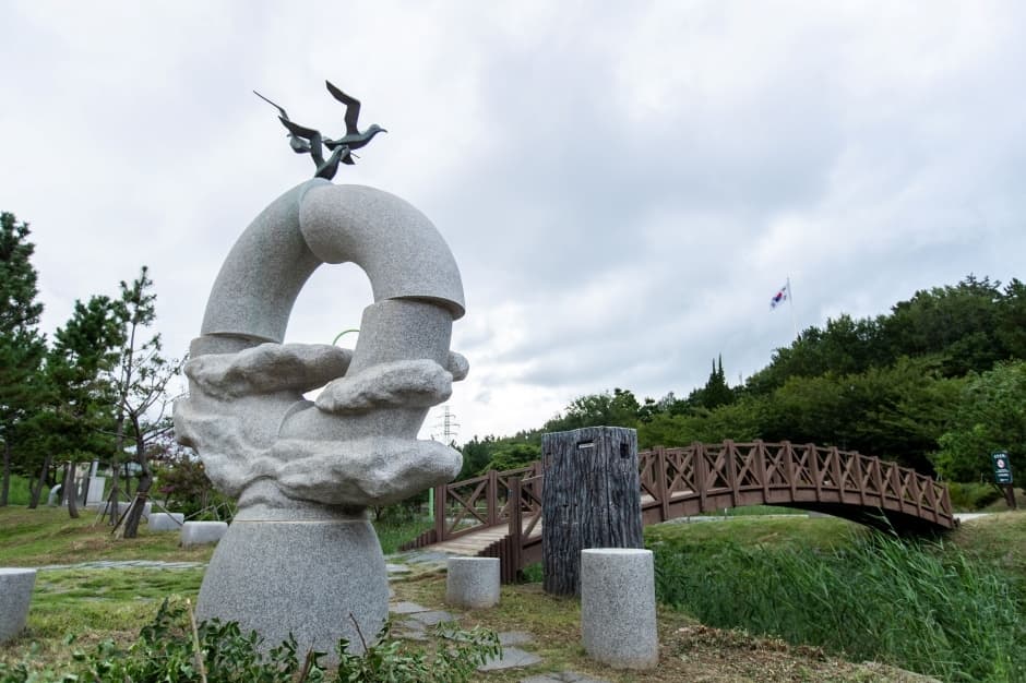 추암조각공원 (Chuam Sculpture Park)