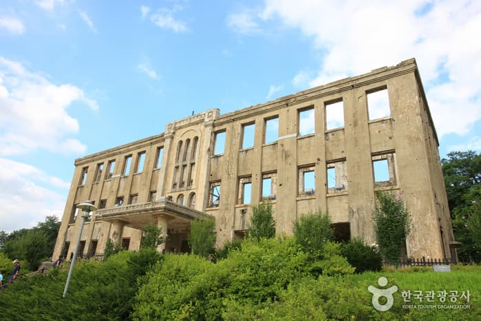 Cheorwon Korean Workers' Party Headquarters (철원 노동당사)