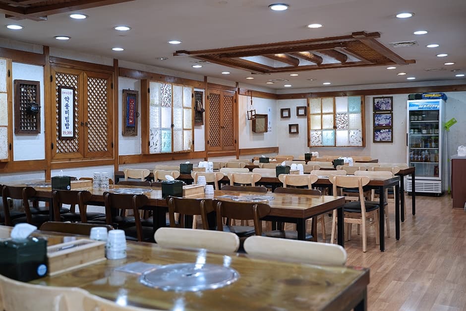 Gapgi Hoegwan Main Branch (갑기회관 본점)