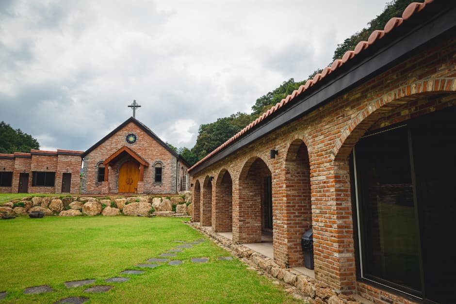 Mogok Retreat Chapel (모곡 피정의 집)
