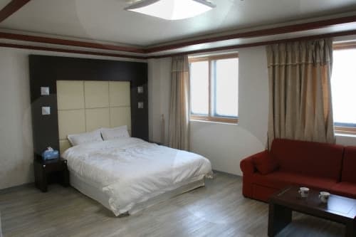 Daemyeong Tourist Hotel (대명관광호텔)