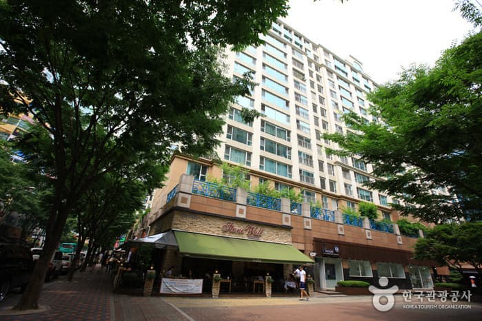 Bundang Jeongja-dong Café Street (분당 정자동 카페거리)